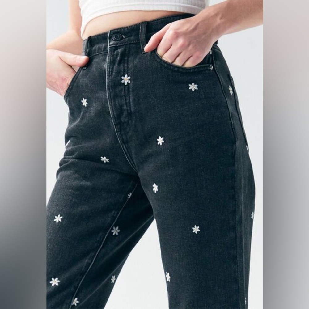 PacSun Black Daisy Flower Embroidered Straight Leg High Rise Denim Jeans Size 26